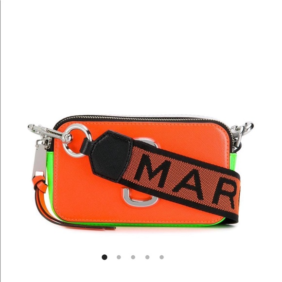 Marc Jacobs Handbags - Marc Jacobs Snapshot Bag